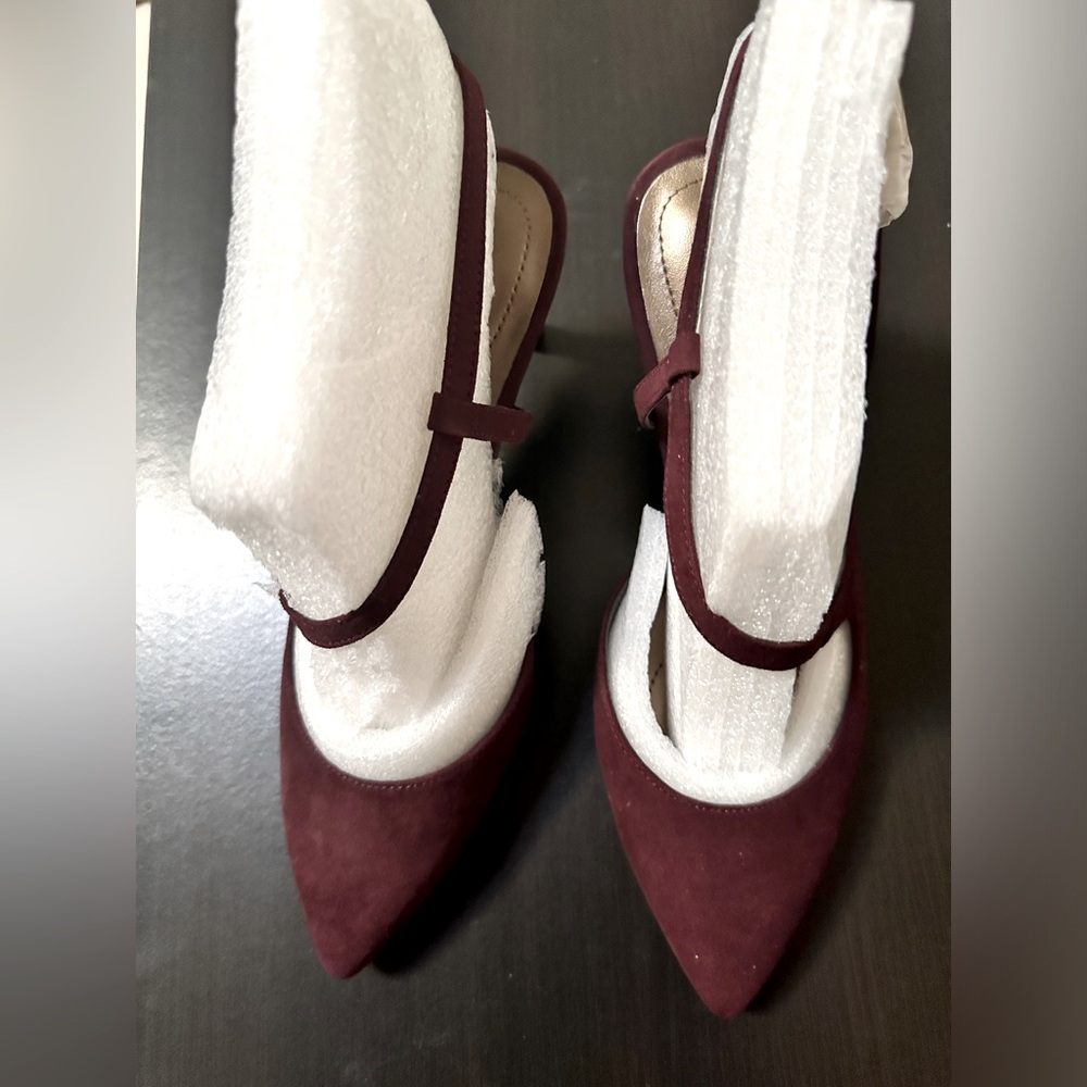 NIB Bandolino Suede Slingback Pumps